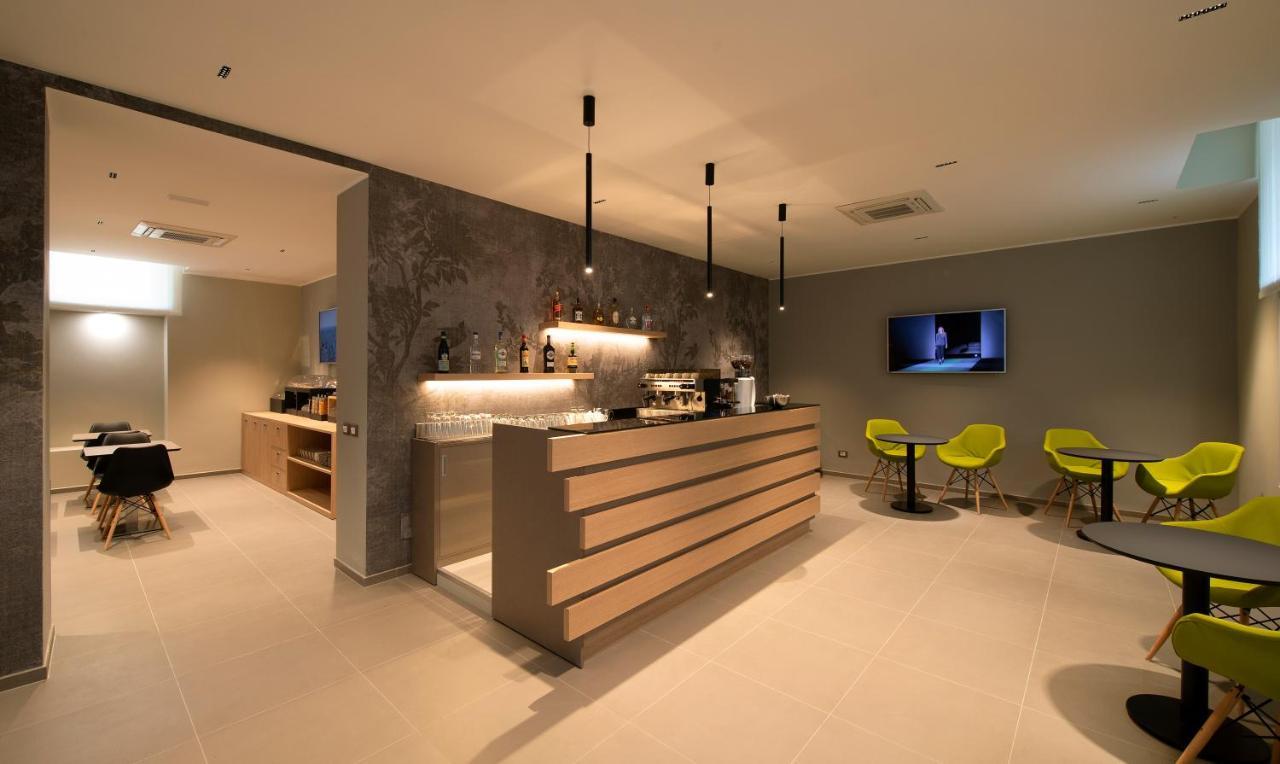 Hotel H21 ミラノ エクステリア 写真